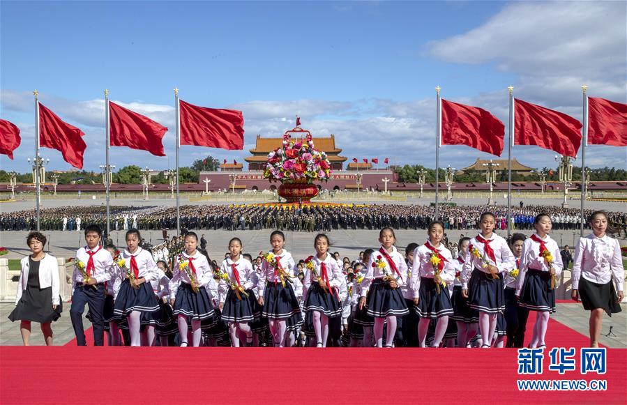 (新華全媒頭條·圖文互動(dòng))(2)致敬英烈 捍衛(wèi)榮光——寫(xiě)在英雄烈士保護(hù)法實(shí)施后首個(gè)烈士紀(jì)念日