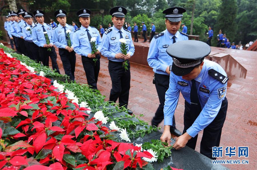 (新華全媒頭條·圖文互動(dòng))(9)致敬英烈 捍衛(wèi)榮光——寫(xiě)在英雄烈士保護(hù)法實(shí)施后首個(gè)烈士紀(jì)念日