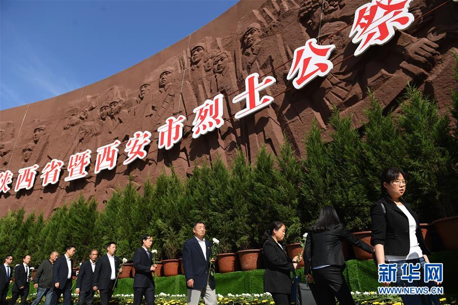 (新華全媒頭條·圖文互動(dòng))(11)致敬英烈 捍衛(wèi)榮光——寫(xiě)在英雄烈士保護(hù)法實(shí)施后首個(gè)烈士紀(jì)念日