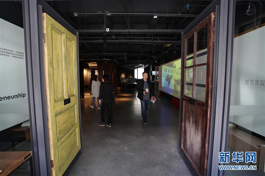 （新華全媒頭條&middot;圖文互動）（9）奔跑吧，中關(guān)村！&mdash;&mdash;寫在習(xí)近平總書記率領(lǐng)中央政治局到中關(guān)村集體學(xué)習(xí)5周年之際