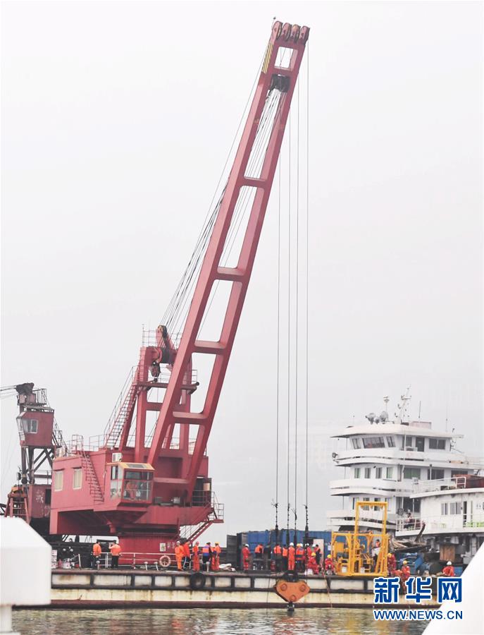 （重慶公交車墜江事故&middot;后續(xù)）（1）重慶萬州墜江公交車按計(jì)劃今晚將被打撈出水