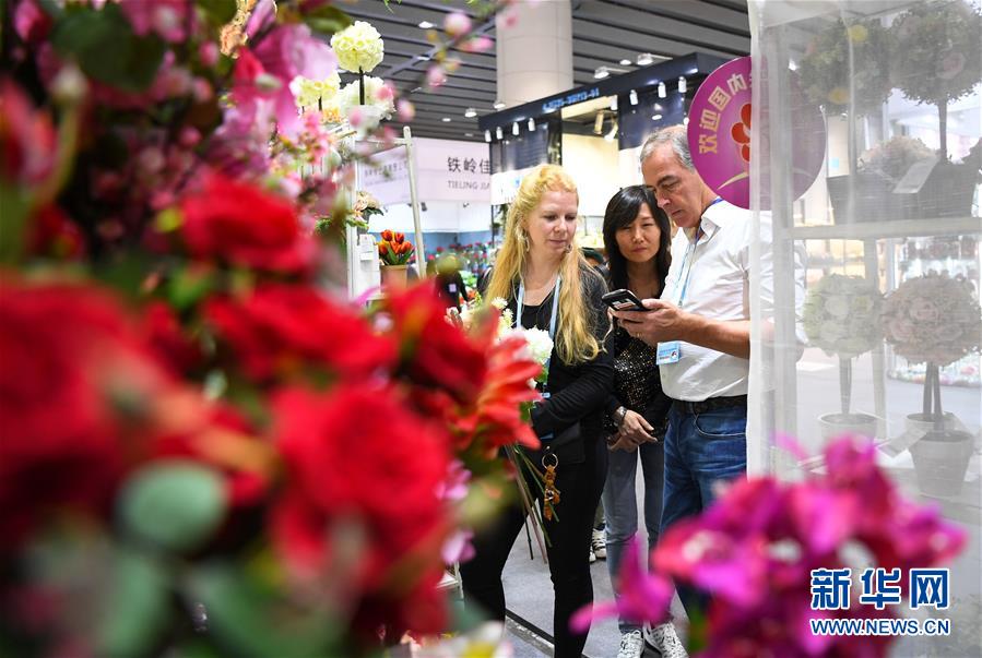 （新華全媒頭條&middot;圖文互動）（2）揮寫中國與世界交融發(fā)展新畫卷&mdash;&mdash;以習(xí)近平同志為核心的黨中央引領(lǐng)中國深層次全方位開放紀(jì)實