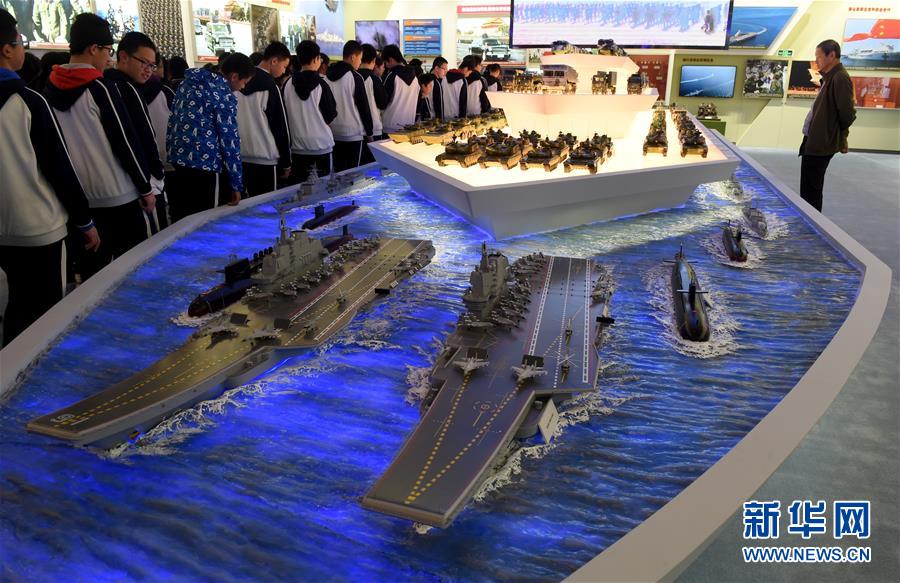 (新華全媒頭條·圖文互動)(5)從歷史中汲取繼續(xù)前進的力量——習近平總書記參觀慶祝改革開放40周年大型展覽側(cè)記