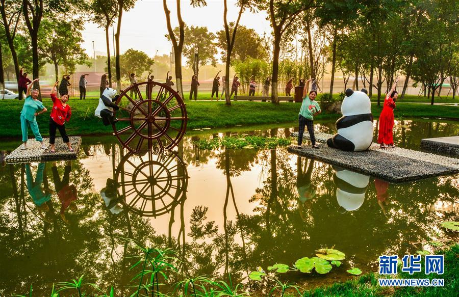 （百城百縣百企調(diào)研行&middot;圖文互動）（3）成都：內(nèi)陸腹地構(gòu)筑起全方位開放高地