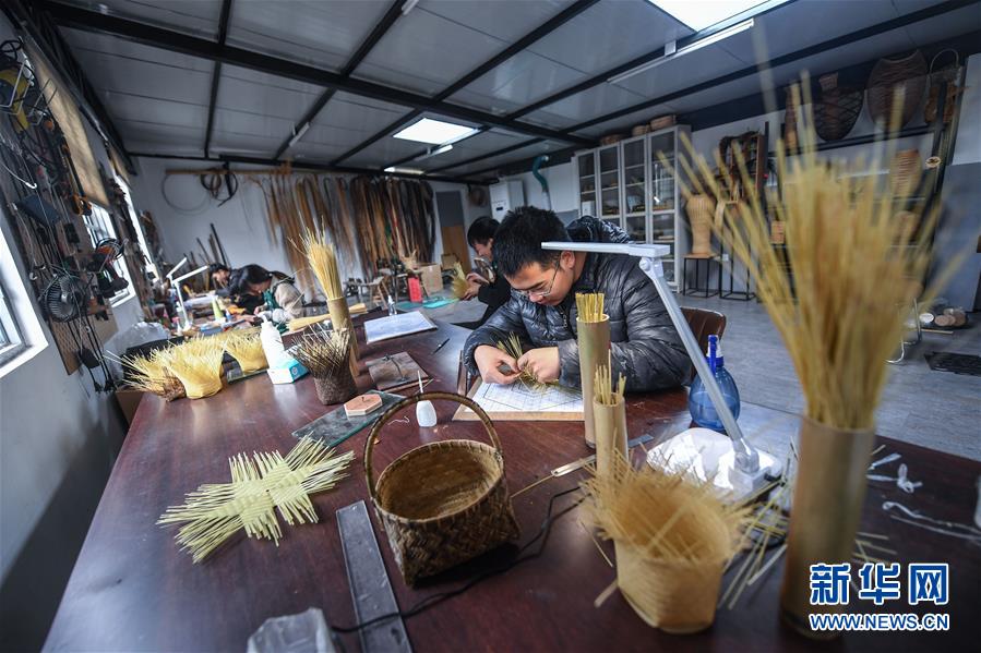 (慶祝改革開放40周年基層行·鄉(xiāng)鎮(zhèn)篇·圖文互動)(4)烏鎮(zhèn)40年:根里的靜與脈中的動