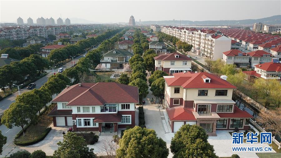 （慶祝改革開(kāi)放40周年基層行&middot;村莊篇&middot;圖文互動(dòng)）（3）&ldquo;第一村&rdquo;華西：住房、樓宇刻畫(huà)發(fā)展&ldquo;年輪&rdquo;