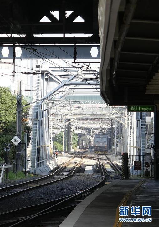 （圖文互動(dòng)）（5）四十年、一扇窗&mdash;&mdash;兩地值守者眼中的羅湖橋