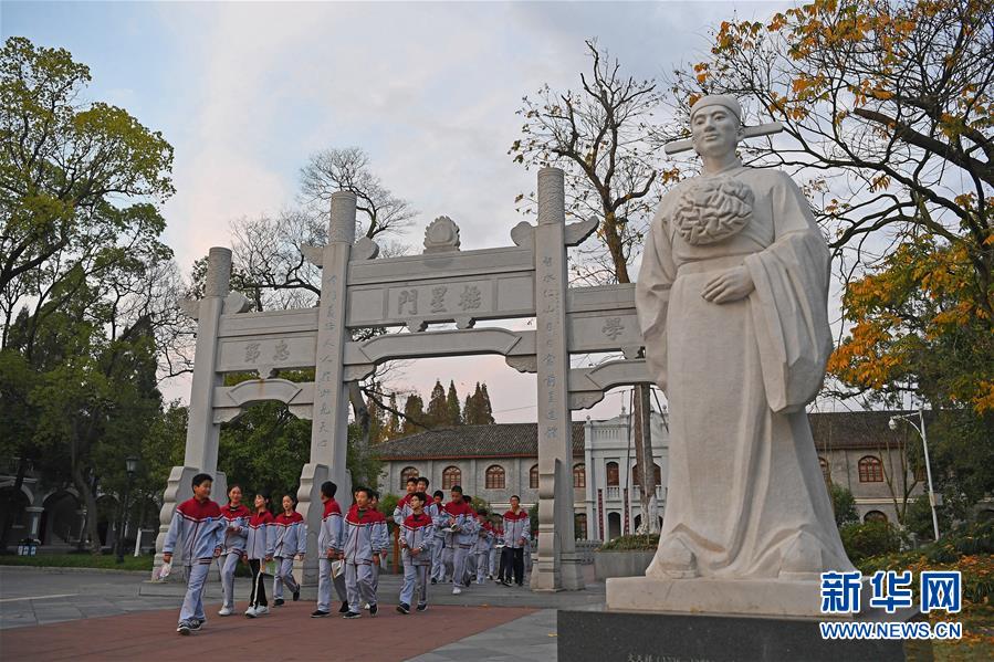 （慶祝改革開放40周年基層行&middot;學(xué)校篇&middot;圖文互動）（7）白鷺洲中學(xué)40年:書院教育的時代探索