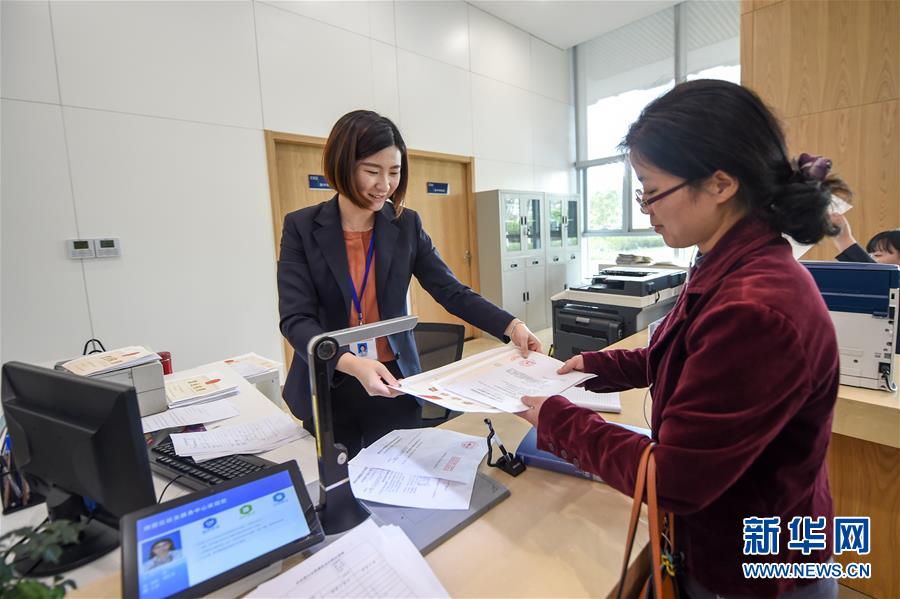 （新華全媒頭條&middot;圖文互動）（9）關鍵抉擇，必由之路&mdash;&mdash;獻給中國改革開放40周年