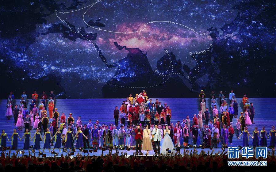 （時(shí)政）（11）慶祝改革開放40周年文藝晚會《我們的四十年》舉行