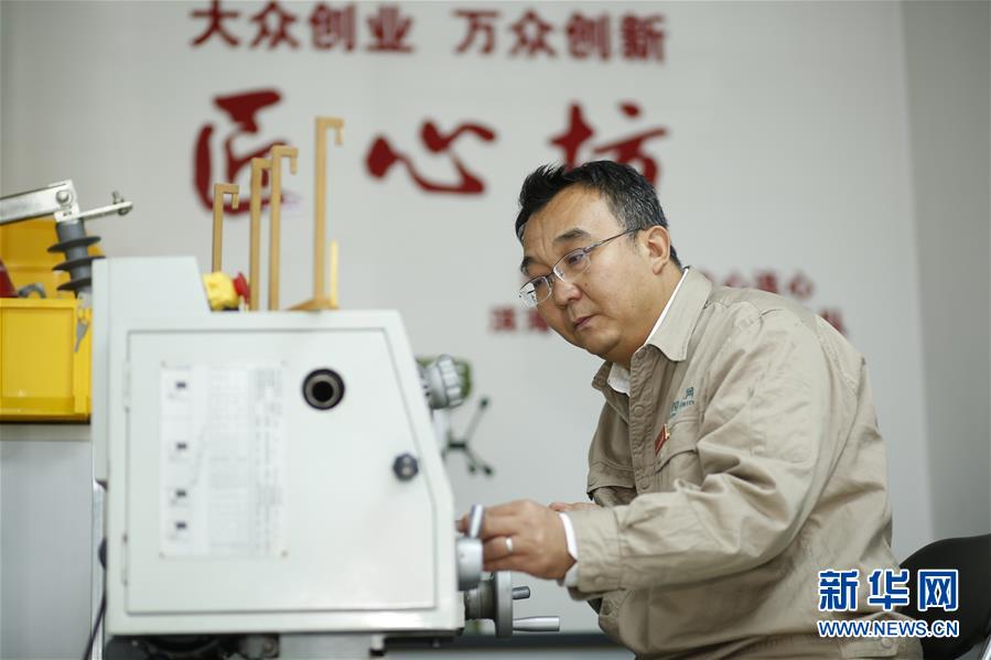 （改革先鋒風采&middot;圖文互動）（3）張黎明：譜寫新時代勞動者之歌 