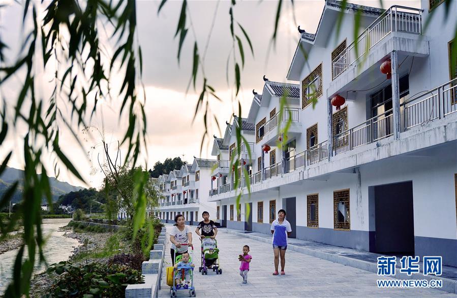 (奮進(jìn)新時(shí)代·迎接兩會)(9)共享發(fā)展——向共同富裕方向穩(wěn)步前進(jìn)