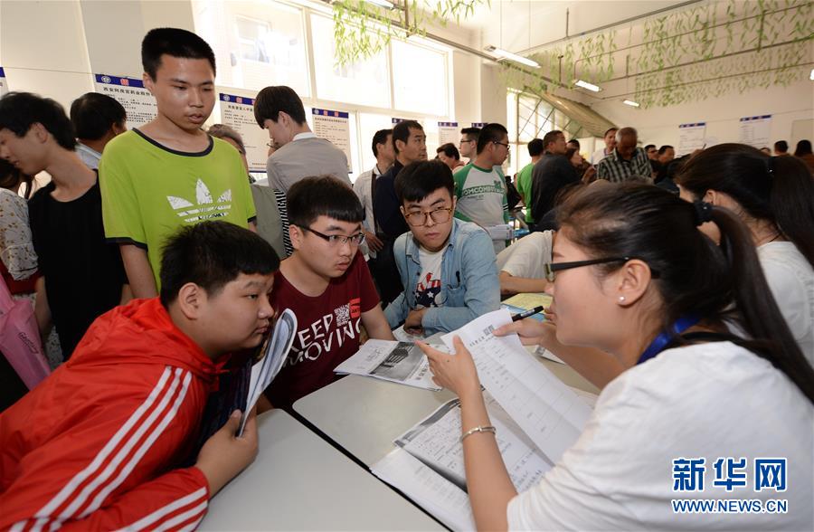 (奮進(jìn)新時(shí)代·迎接兩會(huì))(10)共享發(fā)展——向共同富裕方向穩(wěn)步前進(jìn)