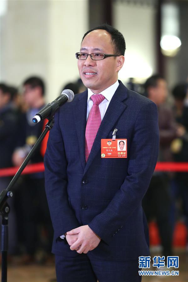 （兩會(huì)&middot;政協(xié)開幕）（13）全國(guó)政協(xié)委員接受采訪