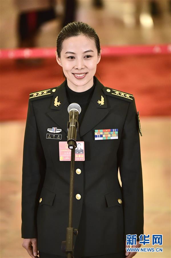 （兩會&middot;人大開幕）（4）全國人大代表接受采訪