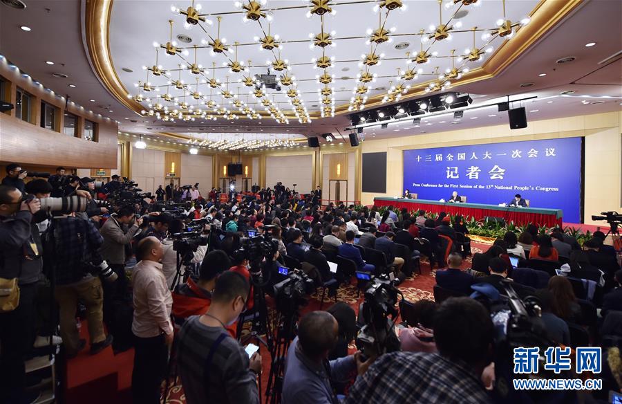 （兩會(huì)）（3）國(guó)務(wù)院扶貧辦主任劉永富就&ldquo;打好精準(zhǔn)脫貧攻堅(jiān)戰(zhàn)&rdquo;答記者問