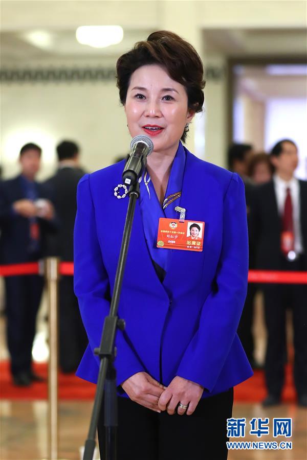 （兩會(huì)&middot;XHDW）（11）全國(guó)政協(xié)委員接受采訪