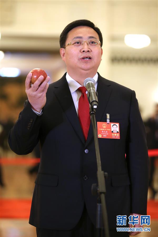 （兩會(huì)&middot;XHDW）（4）全國(guó)人大代表接受采訪(fǎng)