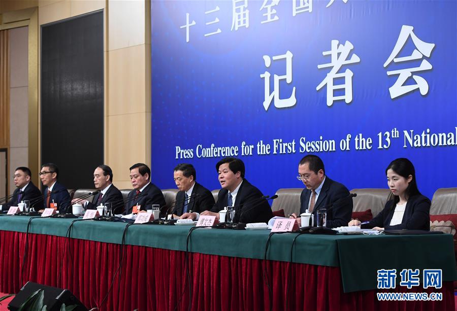 （兩會(huì)&middot;XHDW）（3）全國人大相關(guān)負(fù)責(zé)人就&ldquo;人大監(jiān)督工作&rdquo;答記者問