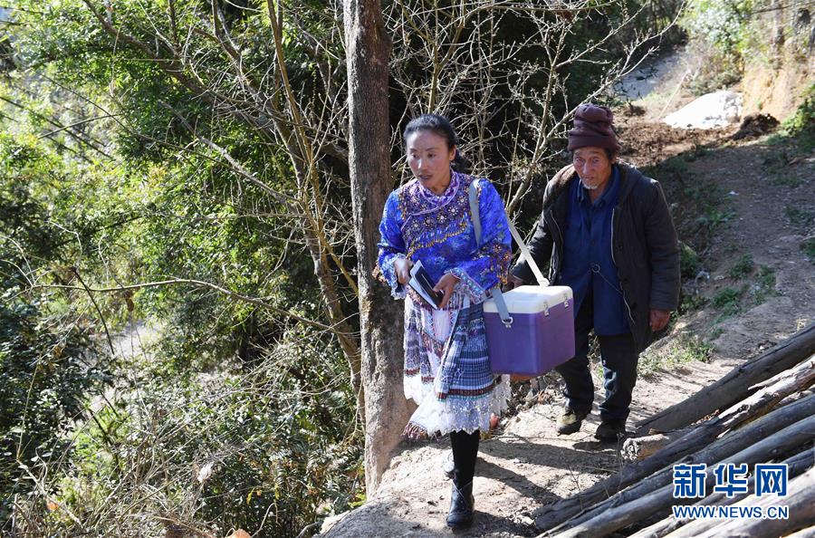 （兩會(huì)&middot;基層代表履職故事）（4）全國(guó)人大代表?xiàng)钌徲ⅲ簽榘傩战】当ｑ{護(hù)航