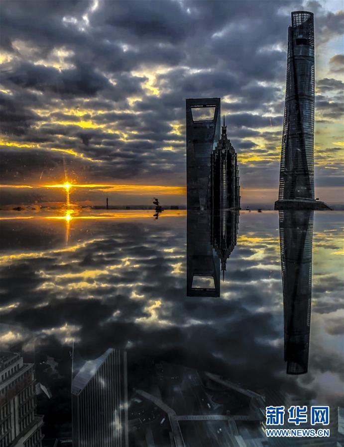 （新華全媒頭條&middot;圖文互動）（11）風(fēng)正一帆懸&mdash;&mdash;以習(xí)近平同志為核心的黨中央治國理政一年間