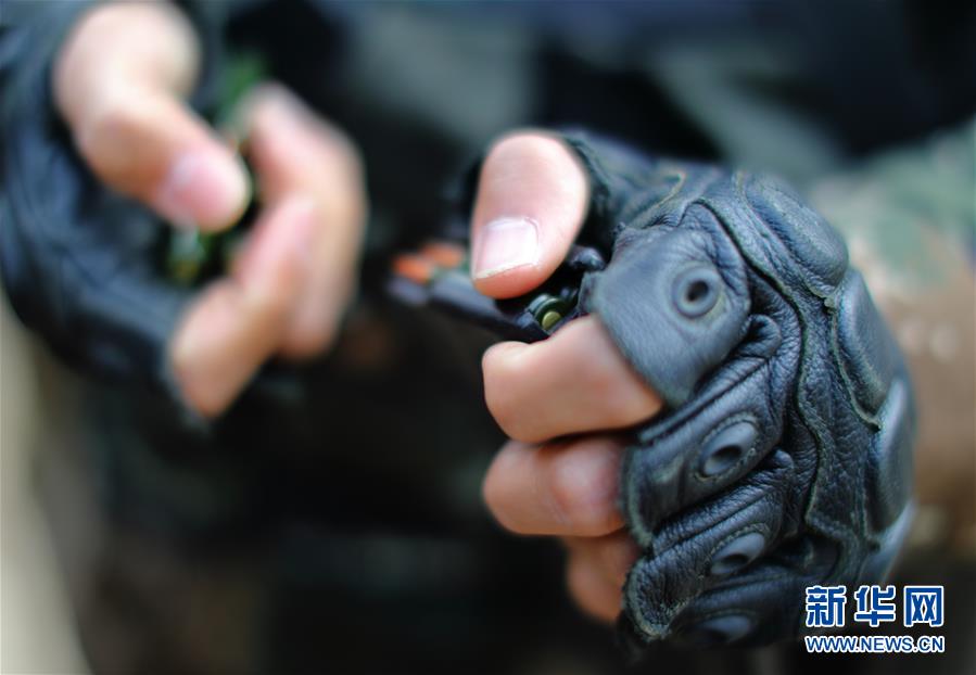 （新春走基層&middot;圖文互動(dòng)）（2）實(shí)戰(zhàn)化的&ldquo;味道&rdquo;&mdash;&mdash;走進(jìn)武警雪豹突擊隊(duì)