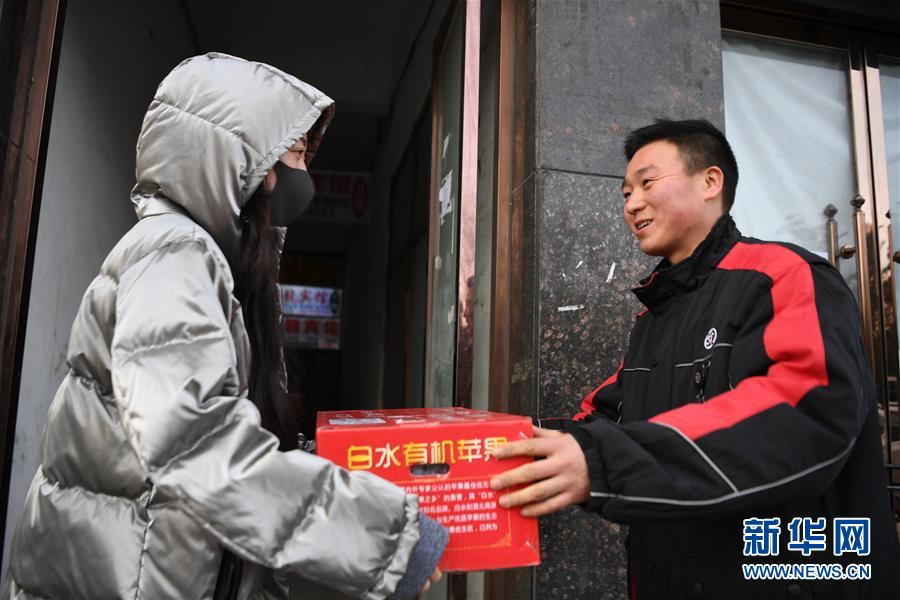 （新華全媒頭條&middot;七樂無窮&middot;春節(jié)&middot;圖文互動）（4）變化中彰顯中國發(fā)展活力&mdash;&mdash;透視過年方式之變