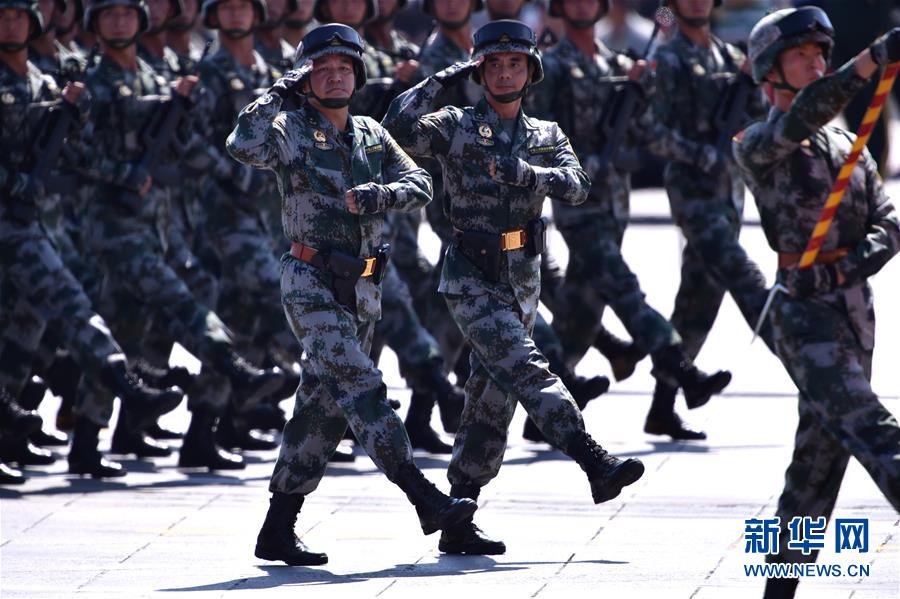 （新華全媒頭條&middot;強(qiáng)軍思想引領(lǐng)新征程&middot;圖文互動(dòng)）（4）那一刻，我們光榮接受檢閱