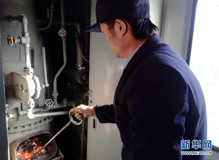 （新春走基層&middot;圖文互動(dòng)）（3）變的是時(shí)間，不變的是溫情&mdash;&mdash;開往小興安嶺深處的幸福&ldquo;慢火車&rdquo;