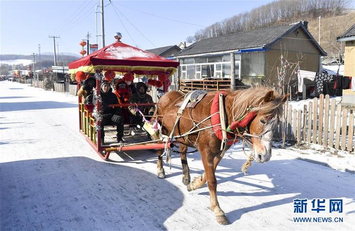 （在習(xí)近平新時代中國特色社會主義思想指引下&mdash;&mdash;新時代新作為新篇章&middot;圖文互動）（4）三年，從無名小屯到聲名遠播&mdash;&mdash;這個&ldquo;雪鄉(xiāng)&rdquo;是如何做到的？