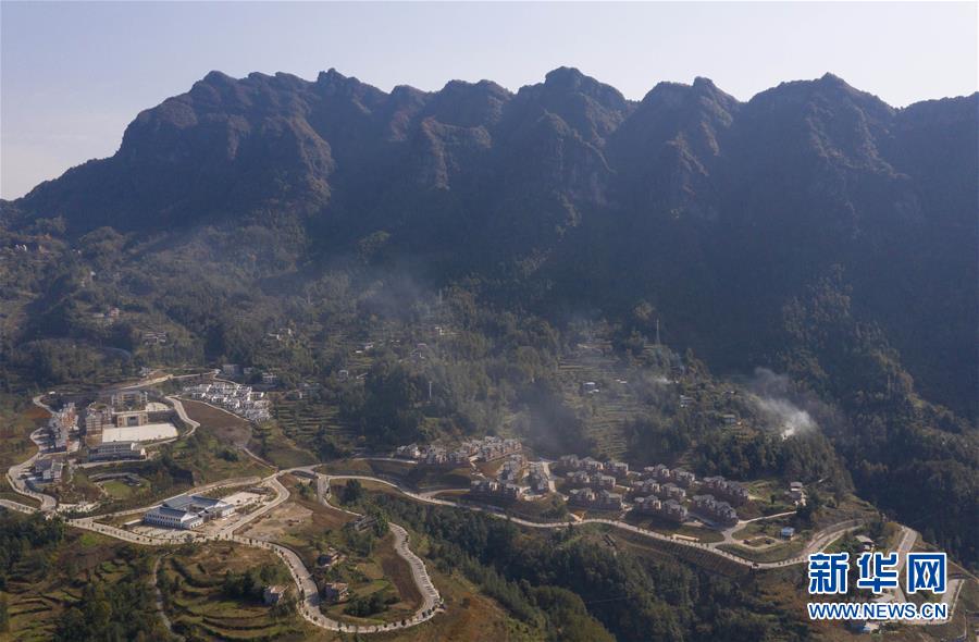 （兩會(huì)前夕看落實(shí)&middot;圖文互動(dòng)）（2）&ldquo;飛針走線(xiàn)&rdquo;&ldquo;繡&rdquo;出小康畫(huà)卷&mdash;&mdash;四川落實(shí)習(xí)近平總書(shū)記全國(guó)兩會(huì)重要講話(huà)精神紀(jì)實(shí)