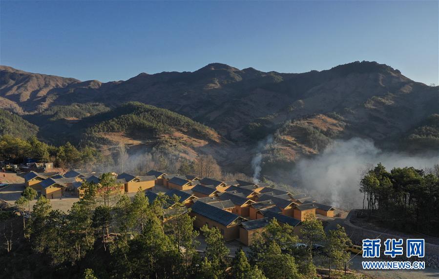 （兩會(huì)前夕看落實(shí)&middot;圖文互動(dòng)）（3）&ldquo;飛針走線(xiàn)&rdquo;&ldquo;繡&rdquo;出小康畫(huà)卷&mdash;&mdash;四川落實(shí)習(xí)近平總書(shū)記全國(guó)兩會(huì)重要講話(huà)精神紀(jì)實(shí)