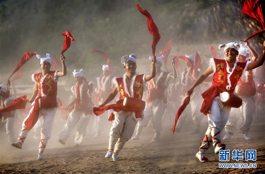 （新華全媒頭條&middot;迎接兩會特別報道&middot;圖文互動）（7）奮進(jìn)，向著第一個百年奮斗目標(biāo)&mdash;&mdash;寫在2019年全國兩會召開之際