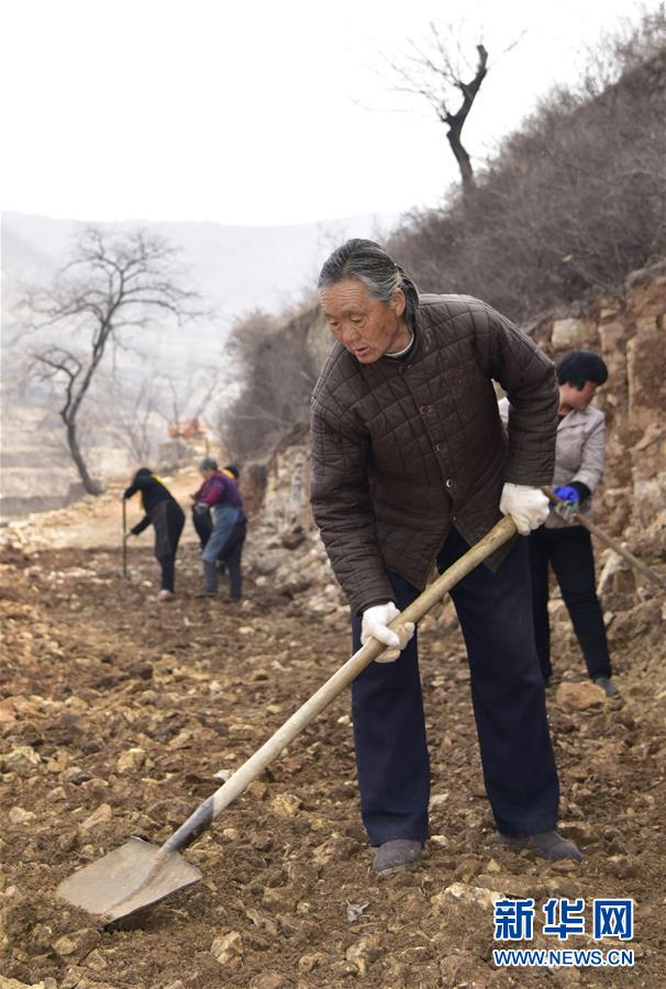 （在習(xí)近平新時(shí)代中國特色社會(huì)主義思想指引下&mdash;&mdash;新時(shí)代新作為新篇章&middot;圖文互動(dòng)）（1）&ldquo;困難面前有我們&rdquo;&mdash;&mdash;太行山革命老區(qū)一個(gè)小山村的蝶變