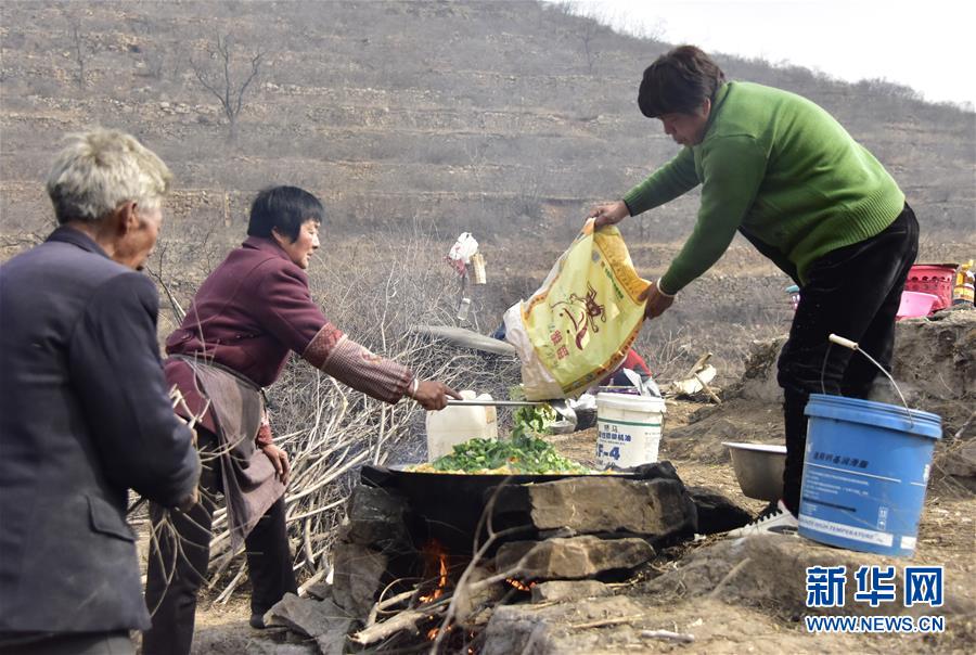 （在習(xí)近平新時(shí)代中國特色社會(huì)主義思想指引下&mdash;&mdash;新時(shí)代新作為新篇章&middot;圖文互動(dòng)）（3）&ldquo;困難面前有我們&rdquo;&mdash;&mdash;太行山革命老區(qū)一個(gè)小山村的蝶變