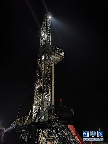 （走基層 聽民聲&middot;圖文互動(dòng)）（3）&ldquo;條件進(jìn)步了，好作風(fēng)沒變&rdquo;&mdash;&mdash;記者夜守大慶油田1205鉆井隊(duì)