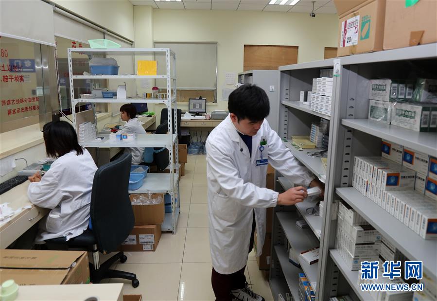 （新華全媒頭條&middot;圖文互動）（1）一粒藥片牽動萬人心，藥品集中采購給你我省了多少？