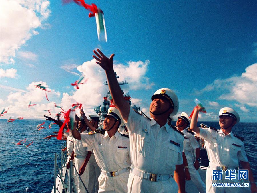 （新華全媒頭條&middot;人民海軍70年&middot;圖文互動(dòng)）（1）向海圖強(qiáng)春潮涌&mdash;&mdash;黨中央、中央軍委和習(xí)主席關(guān)心人民海軍建設(shè)發(fā)展紀(jì)實(shí)