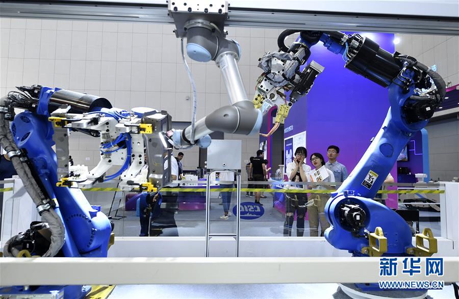 （新華全媒頭條&middot;圖文互動(dòng)）（5）擁抱智能新時(shí)代：世界智能大會(huì)釋放了哪些新信號(hào)？