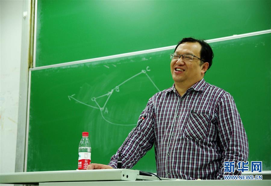 （新華全媒頭條&middot;圖文互動(dòng)）（9）鍛造領(lǐng)航復(fù)興的中流砥柱&mdash;&mdash;寫(xiě)在&ldquo;不忘初心、牢記使命&rdquo;主題教育即將啟動(dòng)之際