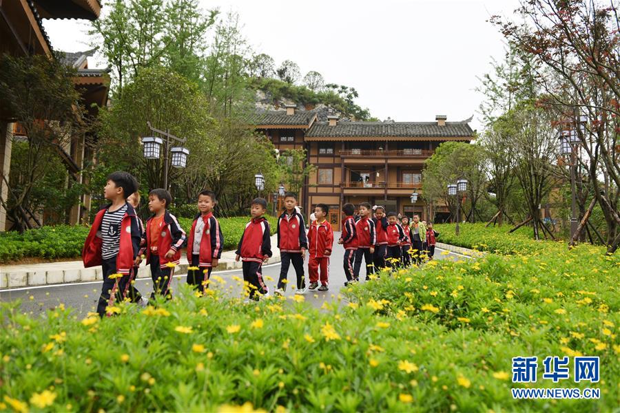 （壯麗70年&middot;奮斗新時(shí)代&middot;圖文互動(dòng)）（6）奮進(jìn)的阿妹戚托&mdash;&mdash;貴州三寶彝族鄉(xiāng)整鄉(xiāng)搬遷見(jiàn)聞