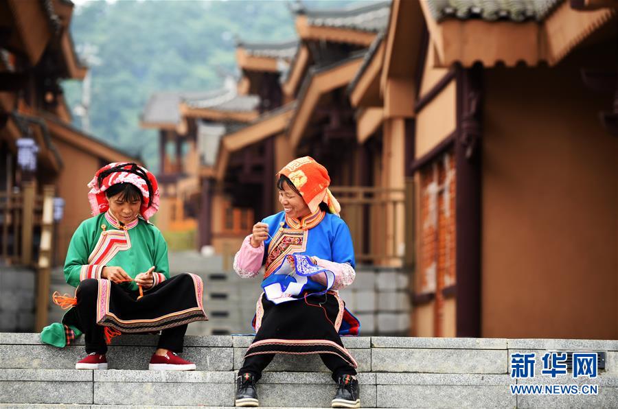 （壯麗70年&middot;奮斗新時(shí)代&middot;圖文互動(dòng)）（13）奮進(jìn)的阿妹戚托&mdash;&mdash;貴州三寶彝族鄉(xiāng)整鄉(xiāng)搬遷見(jiàn)聞