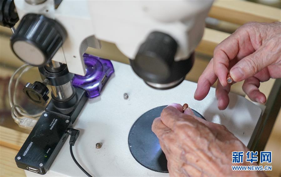 （新華全媒頭條&middot;時(shí)代先鋒&middot;圖文互動(dòng)）（7）傳奇的英雄 無悔的忠誠&mdash;&mdash;記刑偵痕跡檢驗(yàn)專家崔道植