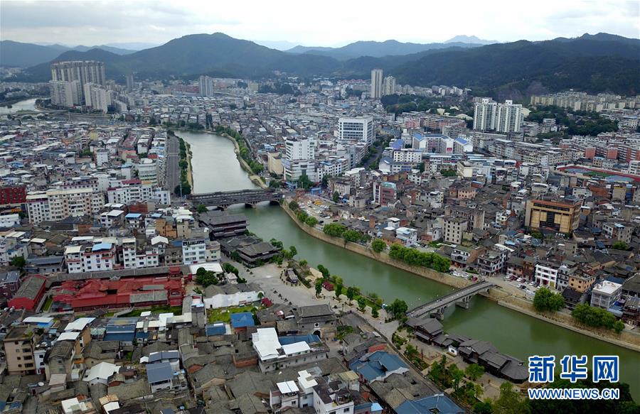 （新華全媒頭條&middot;不忘初心、牢記使命&mdash;&mdash;記者再走長(zhǎng)征路&middot;圖文互動(dòng)）（3）風(fēng)展紅旗如畫&mdash;&mdash;來(lái)自長(zhǎng)征出發(fā)地長(zhǎng)汀、寧化的紅色信仰報(bào)告 