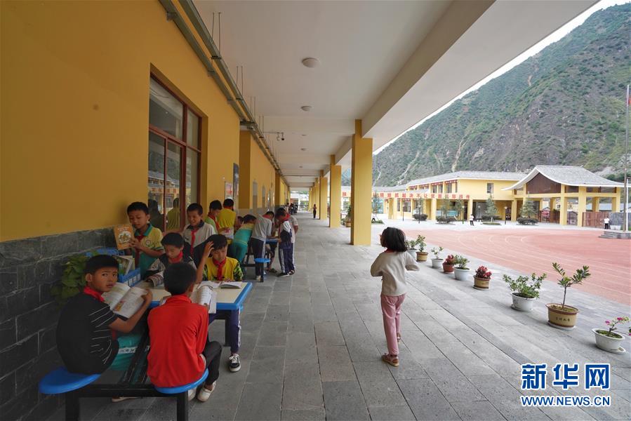 （直過民族脫貧攻堅(jiān)&middot;圖文互動(dòng)）（8）下山！傈僳群眾開啟新生活