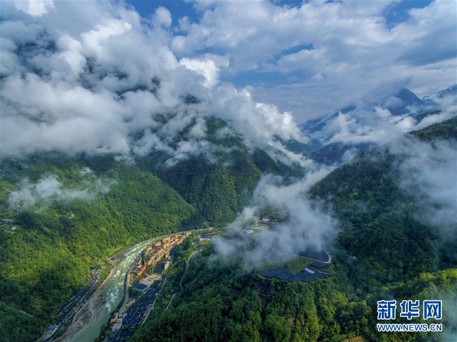 （直過(guò)民族脫貧攻堅(jiān)&middot;圖文互動(dòng)）（2）滿目青山變成&ldquo;綠色銀行&rdquo;&mdash;&mdash;我國(guó)獨(dú)龍族人民走出綠色脫貧之路