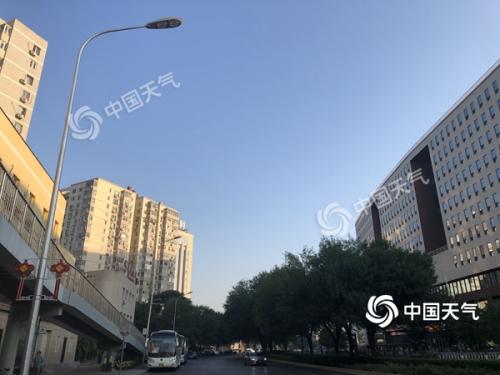今晨北京天氣晴朗，陽光明媚。（圖/王曉）