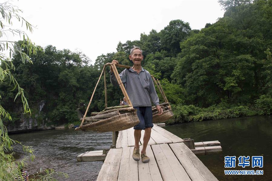 （壯麗70年&middot;奮斗新時(shí)代&mdash;&mdash;記者再走長(zhǎng)征路&middot;圖文互動(dòng)）（3）啊，紅軍橋！