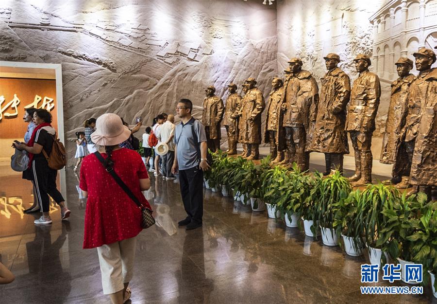 （新華全媒頭條&middot;壯麗70年&middot;奮斗新時(shí)代&mdash;&mdash;記者再走長征路&middot;圖文互動）（8）偉大轉(zhuǎn)折是怎樣發(fā)生的&mdash;&mdash;重回遵義會議現(xiàn)場