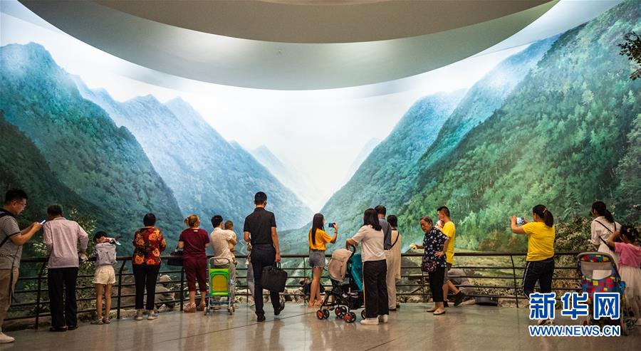 （新華全媒頭條&middot;壯麗70年&middot;奮斗新時(shí)代&mdash;&mdash;記者再走長征路&middot;圖文互動）（11）偉大轉(zhuǎn)折是怎樣發(fā)生的&mdash;&mdash;重回遵義會議現(xiàn)場